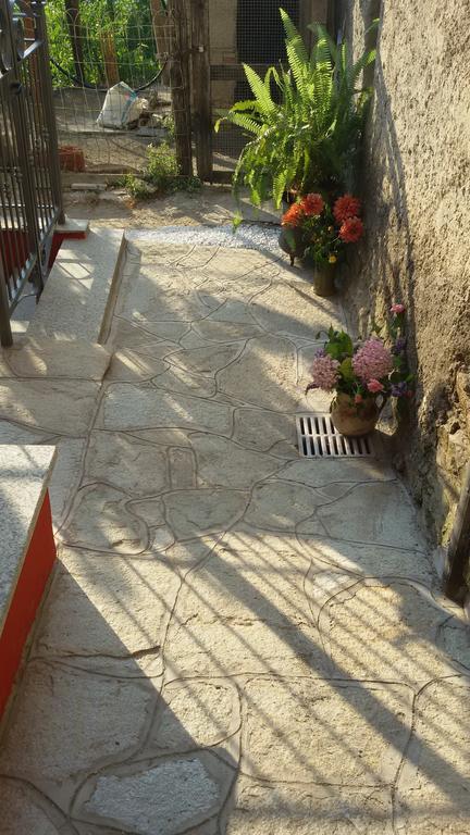 Lucinasco Agriturismo Nonni Devia מראה חיצוני תמונה